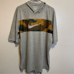 Nike Dri Fit The Nike Tee Short Sleeve Hooded Pullover T-shirt Camo Accent Large